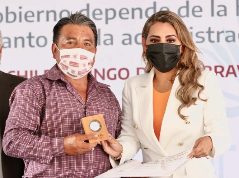 CELEBRA EVELYN SALGADO EL DÍA DEL PERSONAL DE APOYO Y ASISTENCIA A LA EDUCACIÓN EN GUERRERO