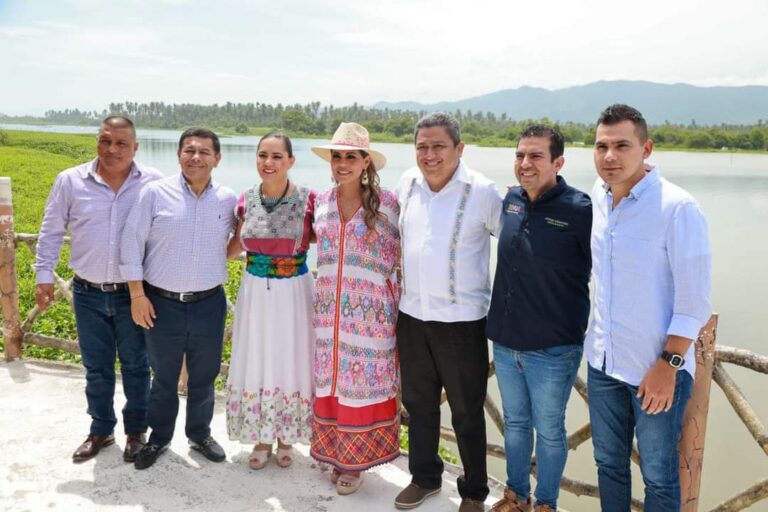 Productiva reunión de la gobernadora, Evelyn Salgado, con alcaldes de la región Costa Grande, en Playa Azul del municipio de Coyuca de Benítez.