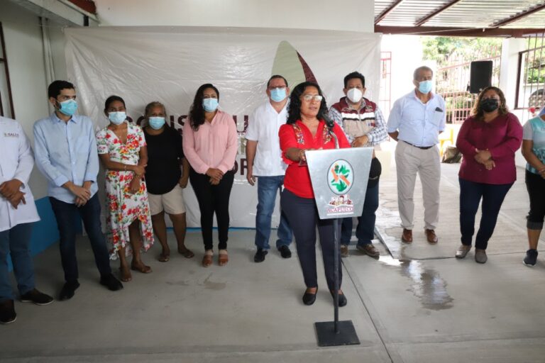 Entrega Abelina López Centro de Salud Mártires de Cuilapa
