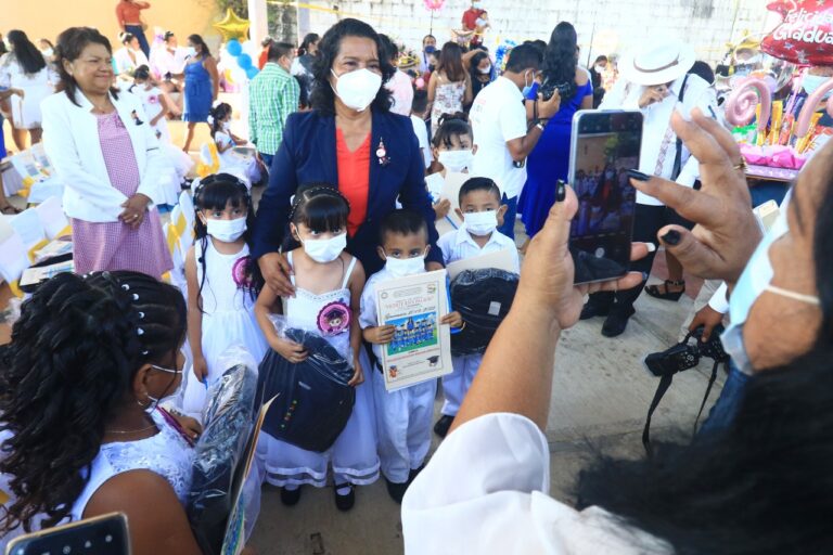 «Es la etapa más importante del ser humano, aquí es donde ellos los necesitan a ustedes”: Abelina López