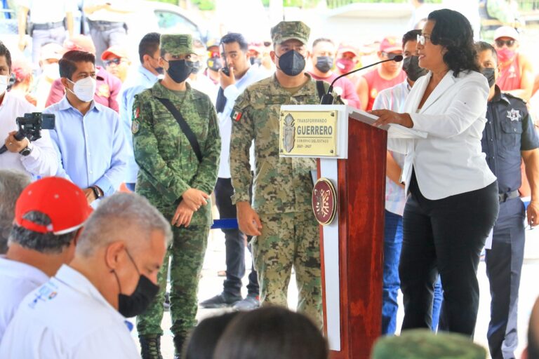 Dan Abelina y Evelyn banderazo de arranque al «Operativo de verano 2022»