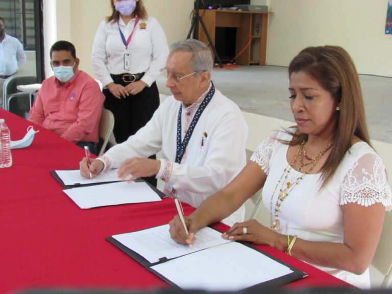 Firman convenio de colaboración el Instituto Estatal de Oftalmología y SUSPEG