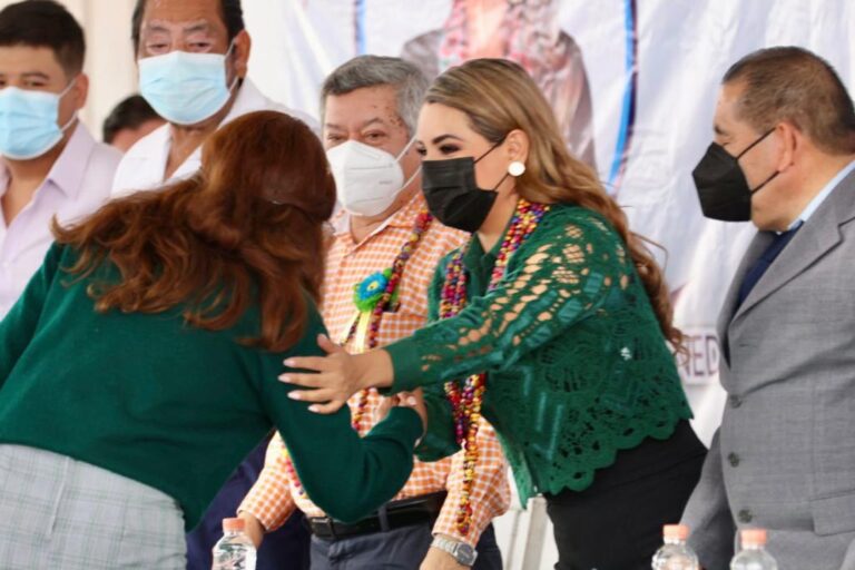 «El mejor camino para alcanzar nuestros sueños es la educación»: Evelyn Salgado