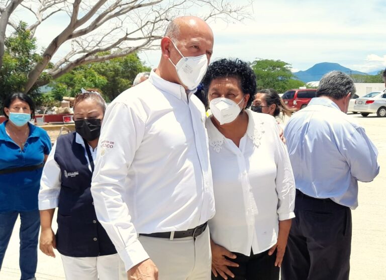 Supervisan titular de INSABI y de la Secretaría de Salud Guerrero las obras y equipamiento que se realizan en el Hospital de Petatlán