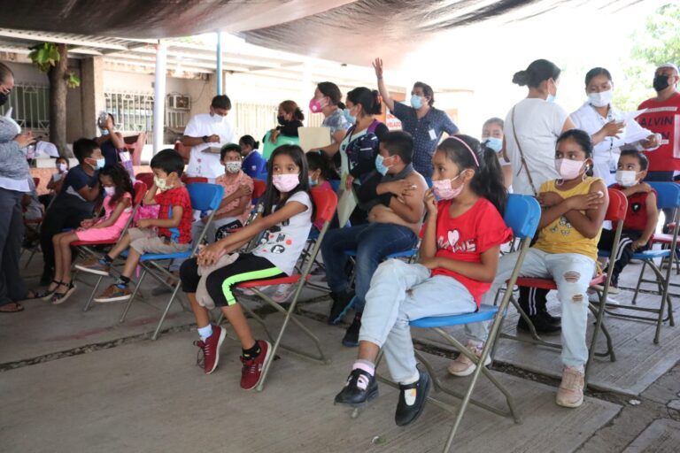 Más de 2 mil 600 niñas y niños de 5 a 11 años ya tienen vacuna contra Covid en Tlapa