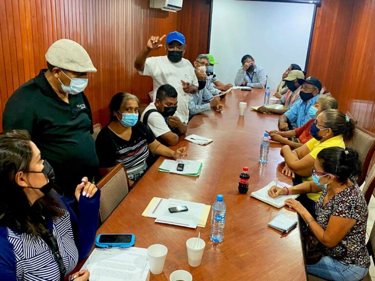 Funcionarios de Capama atienden a ciudadanos de diversas colonias de Acapulco