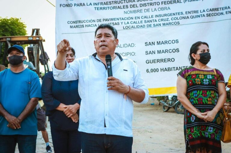 Inician trabajos de pavimentación de la calle principal de la colonia Quinta Sección, misma que conduce a la localidad de Jiménez.
