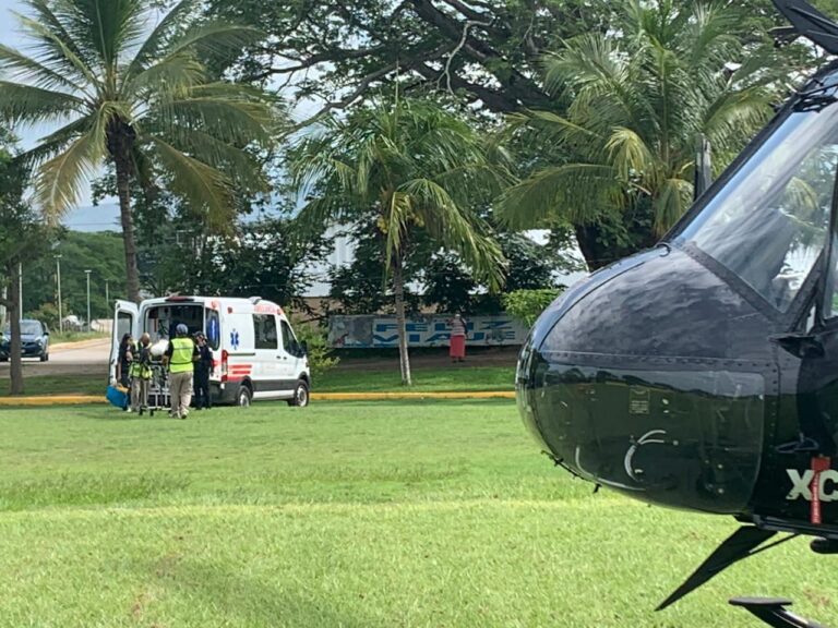 Gobierno del estado brindó atención a víctimas de accidente de un autobús en la Costa Chica