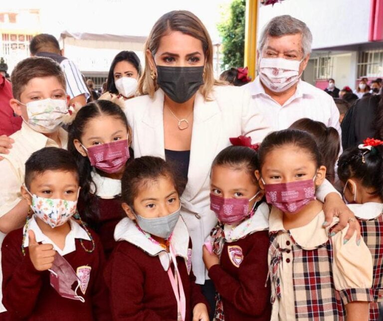 “LA EDUCACIÓN ES EL ÚNICO CAMINO PARA LA PAZ, PARA EL DESARROLLO Y EL BIENESTAR DURADERO”: EVELYN SALGADO