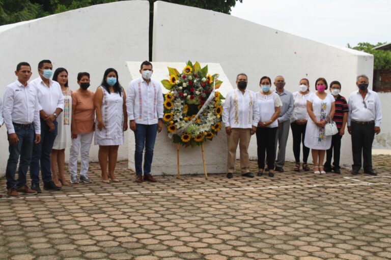 Conmemoran autoridades de Tecpan 37 aniversario luctuoso del exalcalde Abelardo Camacho Claudeville