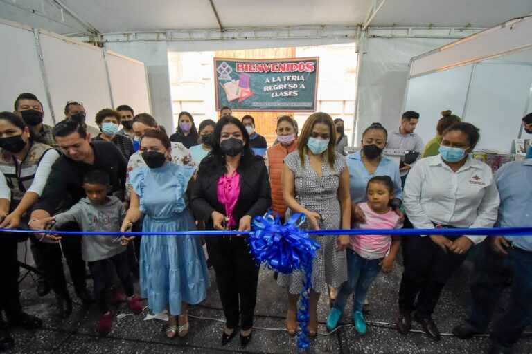Inaugura la presidenta Norma Otilia Hernández Feria de Regreso a Clases en apoyo a las familias y a la reactivación económica