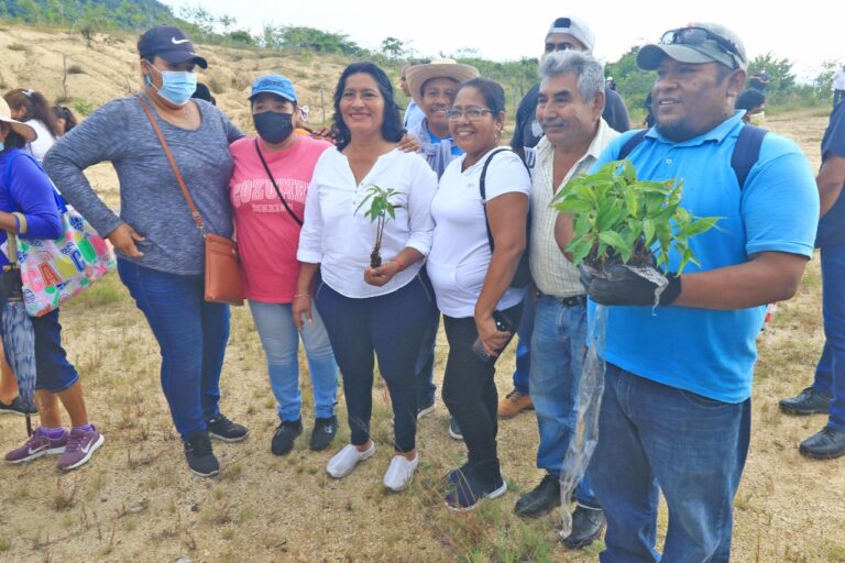 ”Debemos trabajar en favor del planeta que tenemos y que nos provee oxígeno”: Abelina López