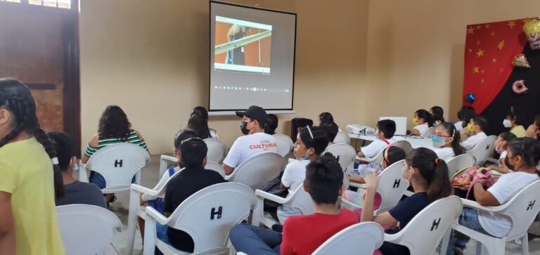 Recorren unidades de Paimef 16 municipios, con cine itinerante, talleres y pláticas sobre prevención de la violencia contra mujeres y niñas