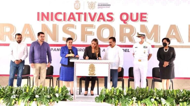 FIRMA GOBERNADORA EVELYN SALGADO PAQUETE DE INICIATIVAS DE LEY CON VISIÓN PROGRESISTA DE BIENESTAR SOCIAL Y RESPETO A LOS DERECHOS HUMANOS EN GUERRERO