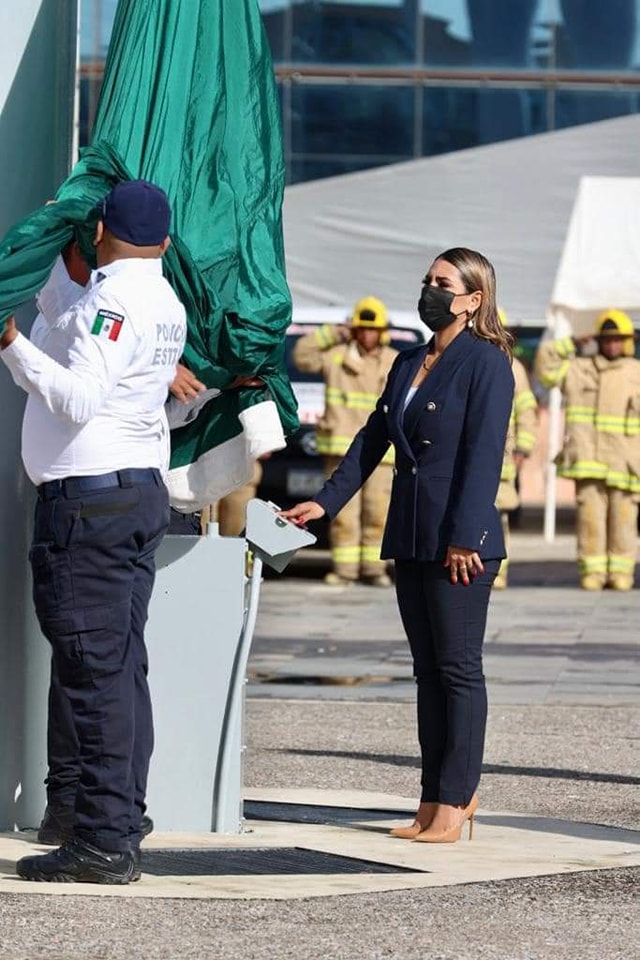 ENCABEZA LA GOBERNADORA EVELYN SALGADO IZAMIENTO DE BANDERA A MEDIA ASTA POR VÍCTIMAS DE LOS SISMOS DE 1985 Y 2017