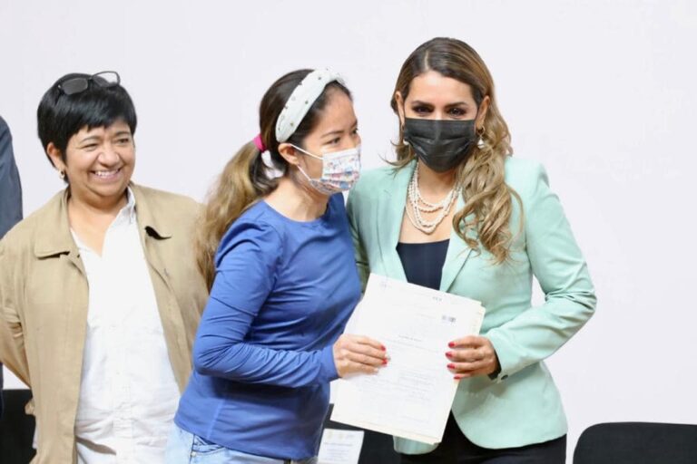 ENCABEZA EVELYN SALGADO ENTREGA DE APOYOS DEL PROGRAMA EMERGENTE DE VIVIENDA POR CASI 100 MDP EN MÁS DE MIL 650 ACCIONES PARA IGUALA Y CHILPANCINGO