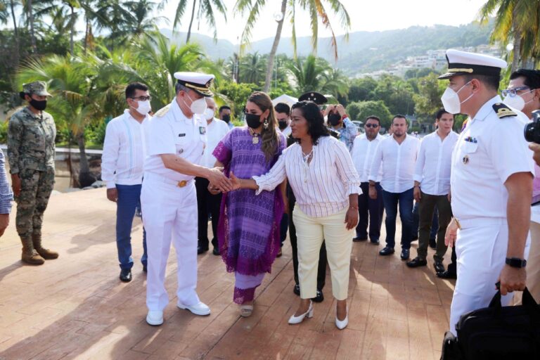 Asiste Abelina López a ceremonia de recepción del Buque Cuauhtémoc