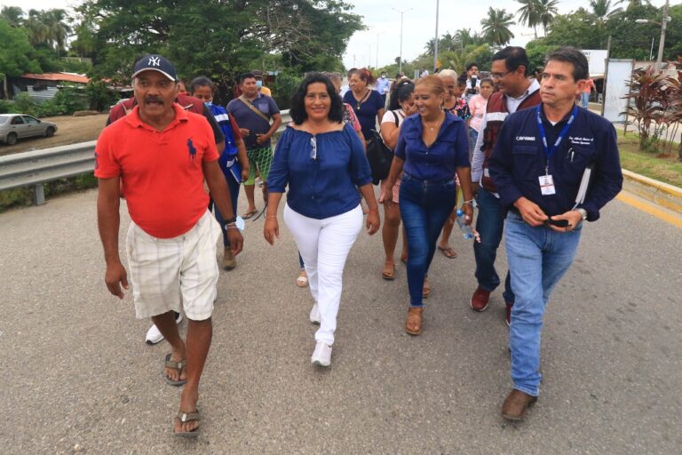 Inaugura Abelina López rehabilitación de luminarias en Barra Vieja