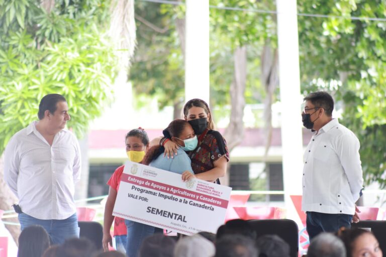 “Vamos a hacer del campo de Guerrero un ejemplo nacional de crecimiento y desarrollo»: Evelyn Salgado