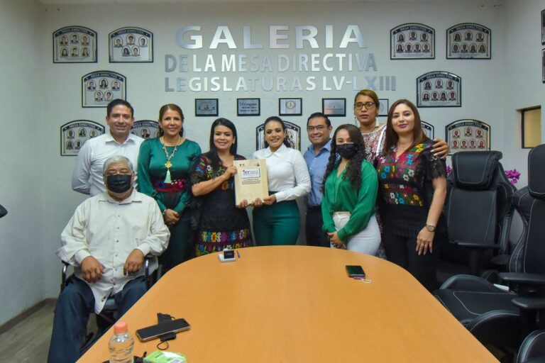 Cumple presidenta Norma Otilia Hernández con rendición de cuentas y entrega Primer Informe de Gobierno al Congreso y al Ejecutivo