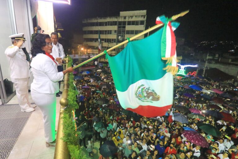 Encabeza Abelina López ceremonia del Grito de Independencia