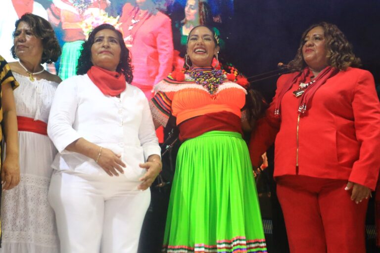 Realiza Gobierno de Abelina López verbena popular por Grito de Independencia