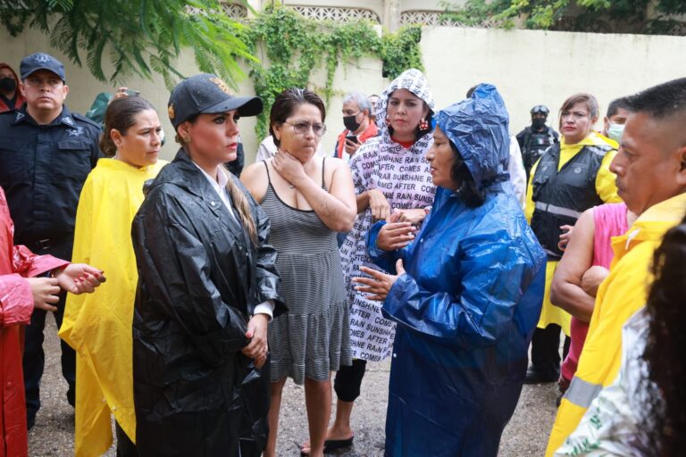 Recorren Evelyn Salgado y Abelina López las colonias Zapata y Rinconada del Mar; supervisan acciones de atención a la población ante las lluvias