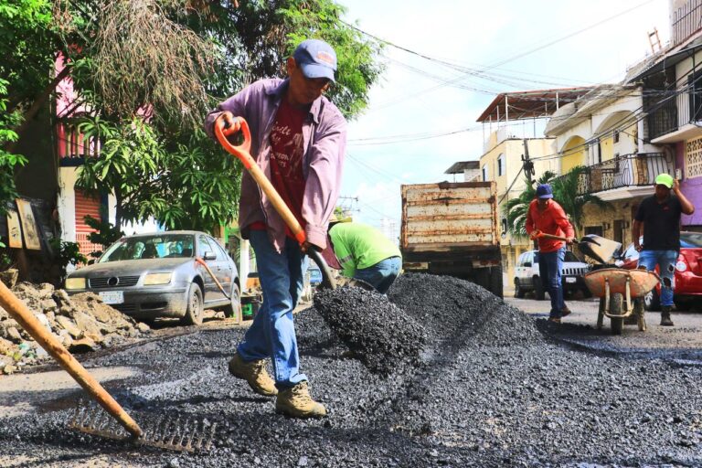 Intensifica Gobierno Municipal trabajos de Bacheo en la ciudad