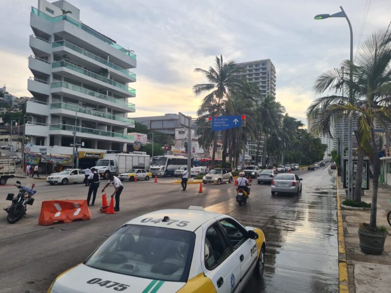 Por obra en la costera en el área de La Condesa, implementan dispositivo elementos de la Policía Vial
