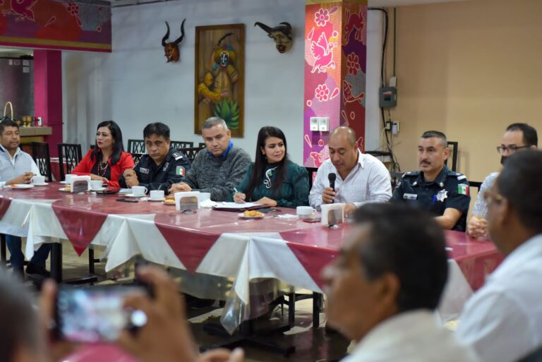 Respaldan transportistas a la presidenta Norma Otilia Hernández