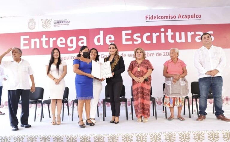 ENTREGA LA GOBERNADORA EVELYN SALGADO 371 ESCRITURAS A FAMILIAS DE MÁS DE 70 COLONIAS DE ACAPULCO