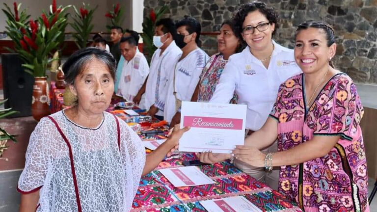 Premian a 52 artesanos de  Xochistlahuaca, Tlacoachistlahuaca y  Ometepec en el XIV Concurso Regional de Arte  Popular, Textiles Y Alfarería de Costa Chica Guerrero 2022