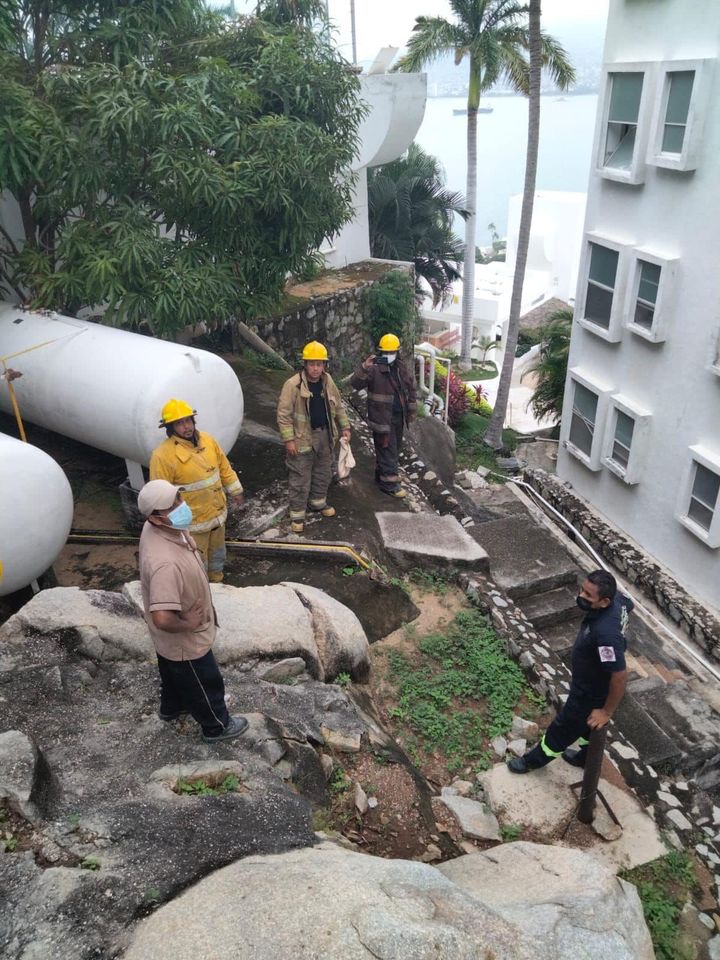 Atiende SPCGRO explosión por gas acumulado en zona de Las Brisas en Acapulco
