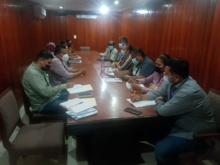 Atienden funcionarios de la CAPAMA a ciudadanos del Valle de La Sabana