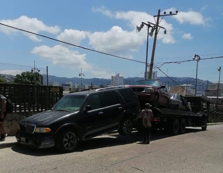 Gobierno Municipal retira más de 800 vehículos chatarra de las calles