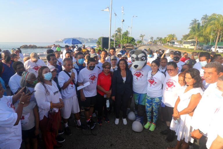 Participa Abelina López en caminata por el Día Mundial del Corazón