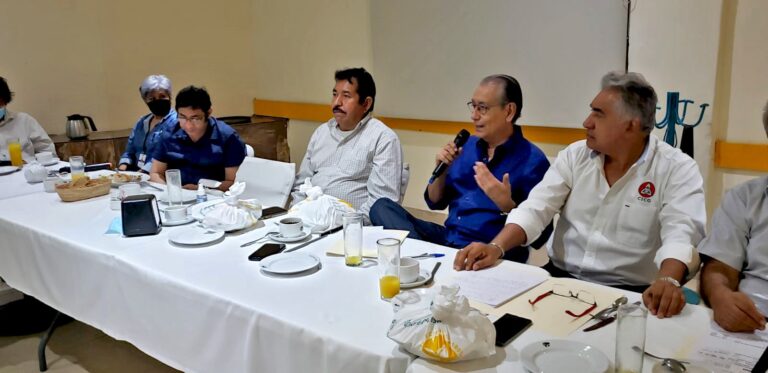 Se reúne director de Capama con ingenieros civiles de Guerrero en Acapulco