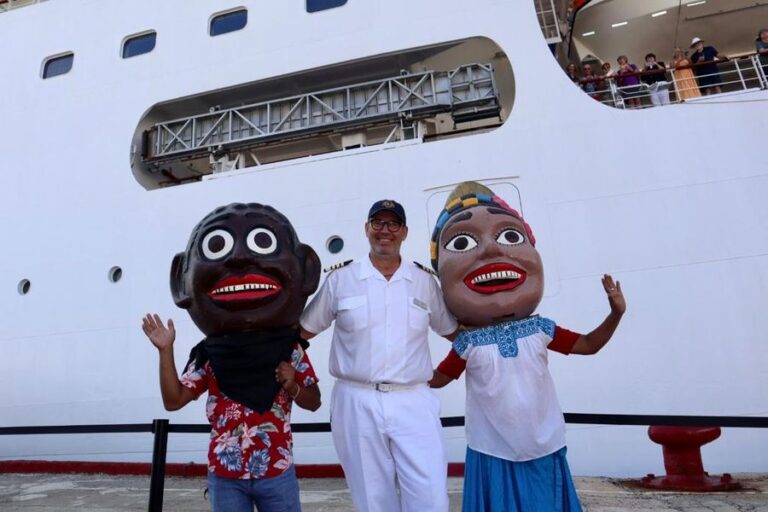 CRUCERO SEVEN SEAS MARINER ARRIBÓ AL PUERTO DE ACAPULCO