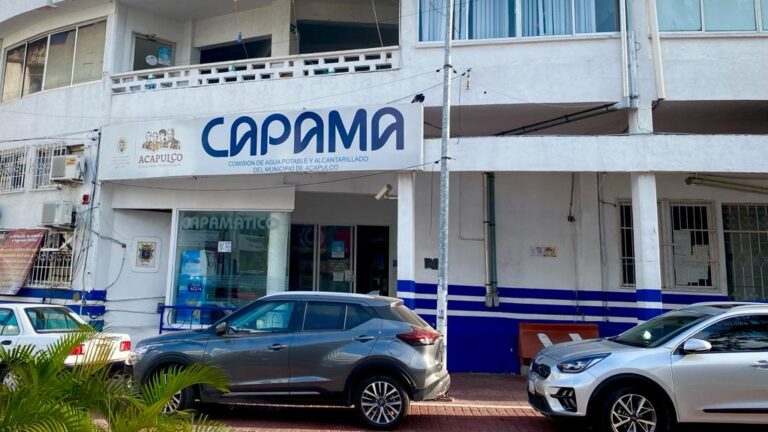 Entrega Abelina López nombramientos a nuevos funcionarios de la Capama