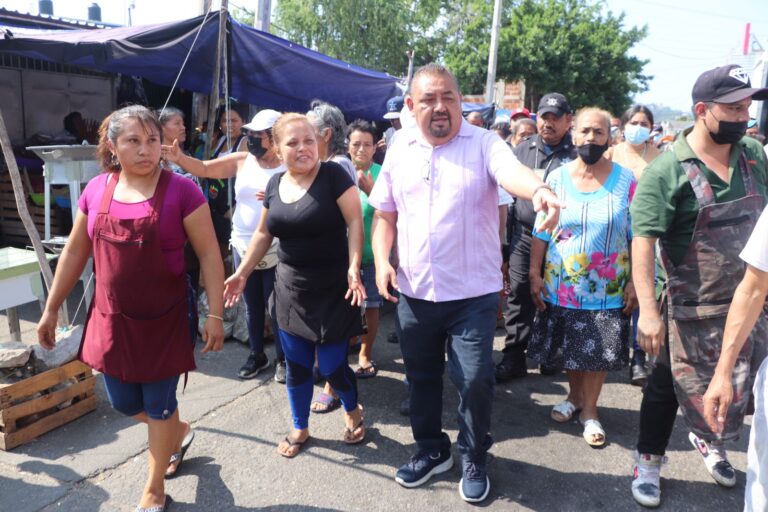 Acuerda Gobierno Municipal y comerciantes del mercado El Campesino reordenamiento