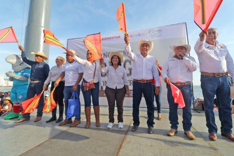 Da Abelina López, banderazo de salida a Novena Cabalgata Nacional Turística Acapulco 2022