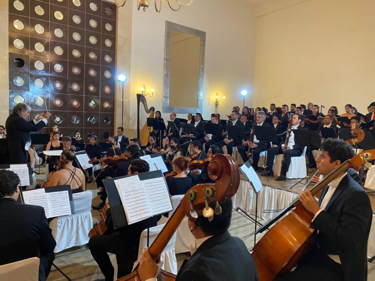 Emblemático concierto de la OFA con el Coro de la UAGRO para celebrar el Día de todos los Santos.