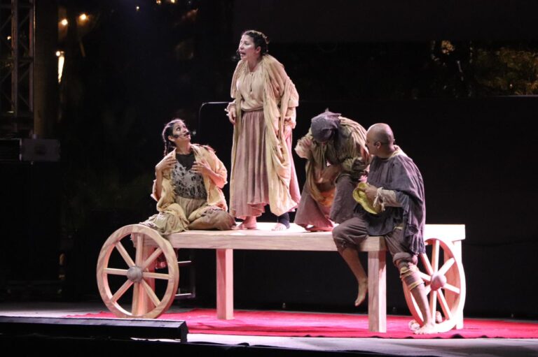 Sorprenden artistas en parque de La Reina en tercer día de La Nao 2022