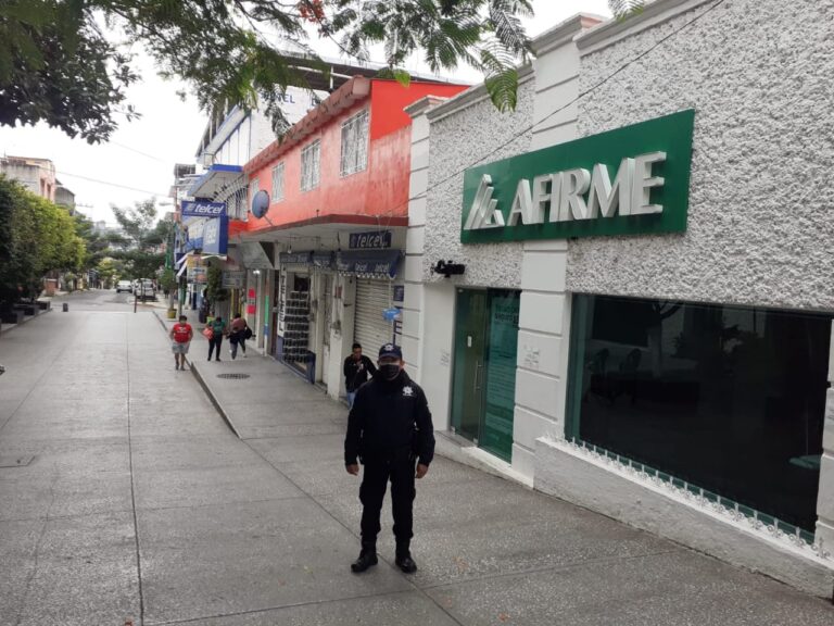 Cuerpo policial refuerza vigilancia en inmediaciones bancarias
