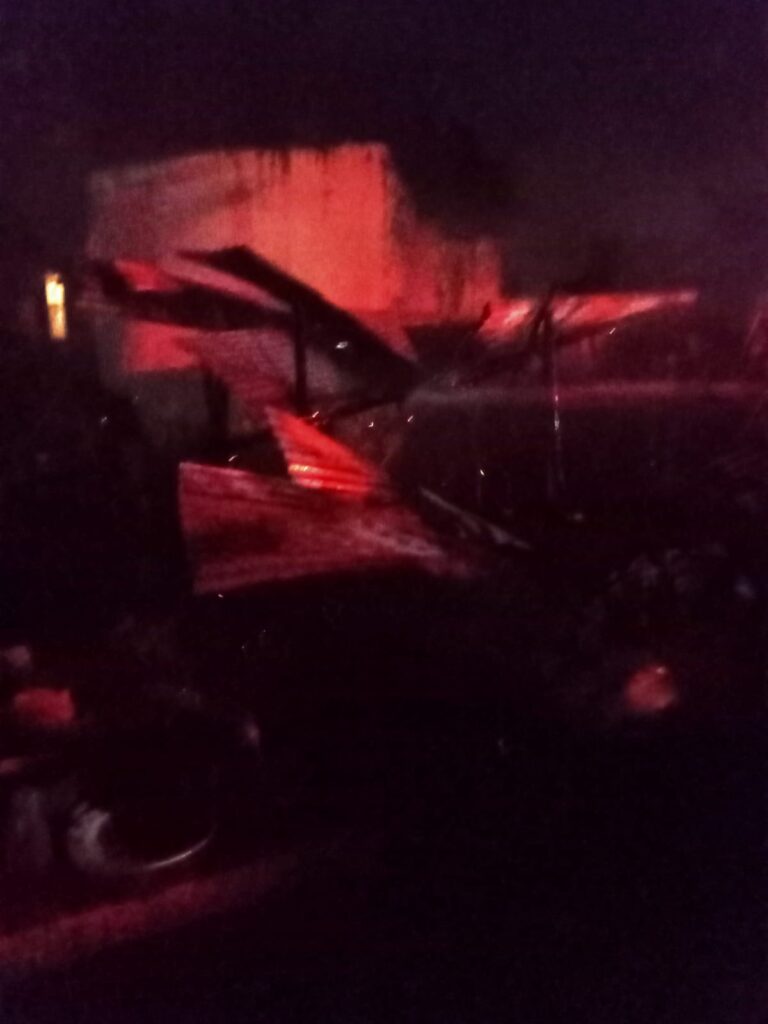 Sofocan Bomberos incendio de vivienda en colonia Libertadores