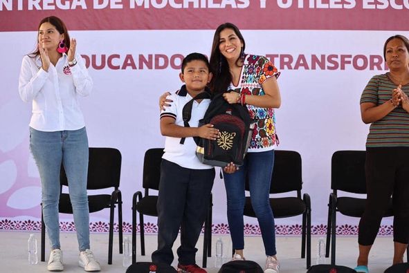 Entrega Liz Salgado mochilas y útiles escolares a niñas y niños de la zona rural de Acapulco