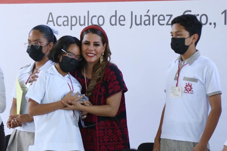 ENTREGA LA GOBERNADORA EVELYN SALGADO APOYOS DEL PROGRAMA VER BIEN PARA APRENDER MEJOR