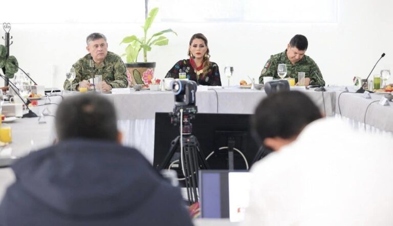 ENCABEZA EVELYN SALGADO SESIÓN DE LA MESA DE COORDINACIÓN EN IGUALA CON EDILES DE LA REGIÓN NORTE DE GUERRERO