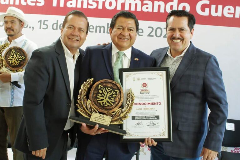 Acude el Presidente de Taxco Mario Figueroa Mundo a la entrega de la Presea “Migrantes Transformando Guerrero.”