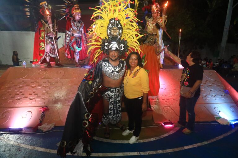 Asiste Abelina López, a la Danza de la Conquista de México, en La Laja